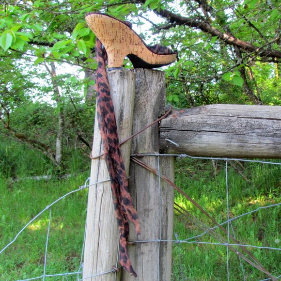WEDGE SANDALS, 8.5 -9 M, LEOPARD CRISSCROSS ANKLE STRAPS, CURVY PLATFORMS - Picture 5 of 9